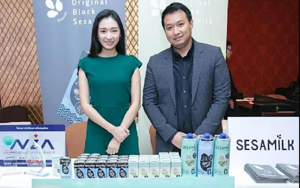 14 8 鋈金上海与泰国高端植物奶品牌Sesamilk签订中国独家代理合作