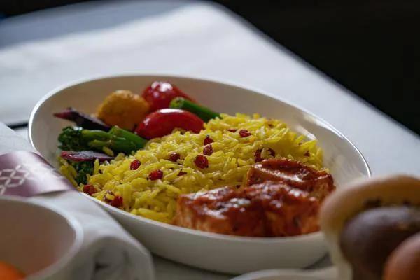 22 13 “植物肉”引领健康饮食：卡塔尔航空推植物基飞机餐
