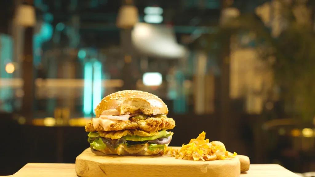 34 12 全球首个售卖细胞培养肉的餐厅“The Chicken”正式在以色列开业！