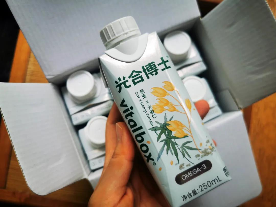 68 1 光合博士vitalbox推出燕麦 X 火麻仁植物奶新品，富含OMEGA 3