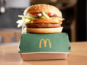 McDonalds Launches First 100 Vegan McPlant Burger In The UK 300x225 研究发现：25%英国人疫情间减少吃肉，且无放缓的迹象