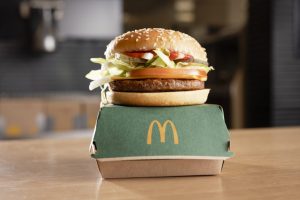 Mcdonalds plant5 1 1024x683 1 300x200 英国麦当劳应顾客需求，推出双层植物肉汉堡 Double McPlant