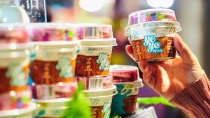 Yeyo yogurt 2 300x169 美苗食品在中国最大的高端连锁超市Ole推出Yeyo植物基椰子酸奶