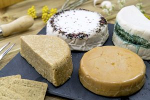 vegan cheese 768x513 1 300x200 全球植物性奶酪市场增长迅速 预计2028年将达48亿美元