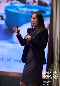 2025 11 03 203333 209x300 推动可持续餐饮转型：Lever China 在茻大会分享酒店行业植物性饮食的未来